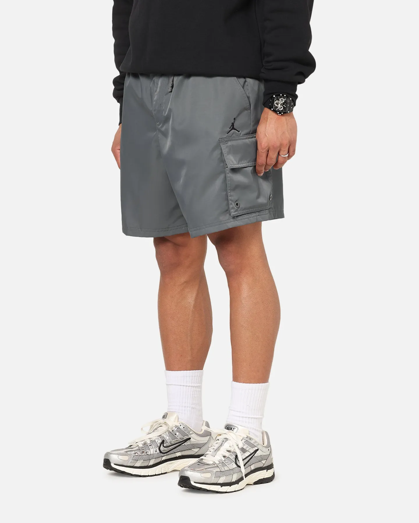 Jordan Brooklyn Cargo Shorts Iron Grey easygoing look sweater