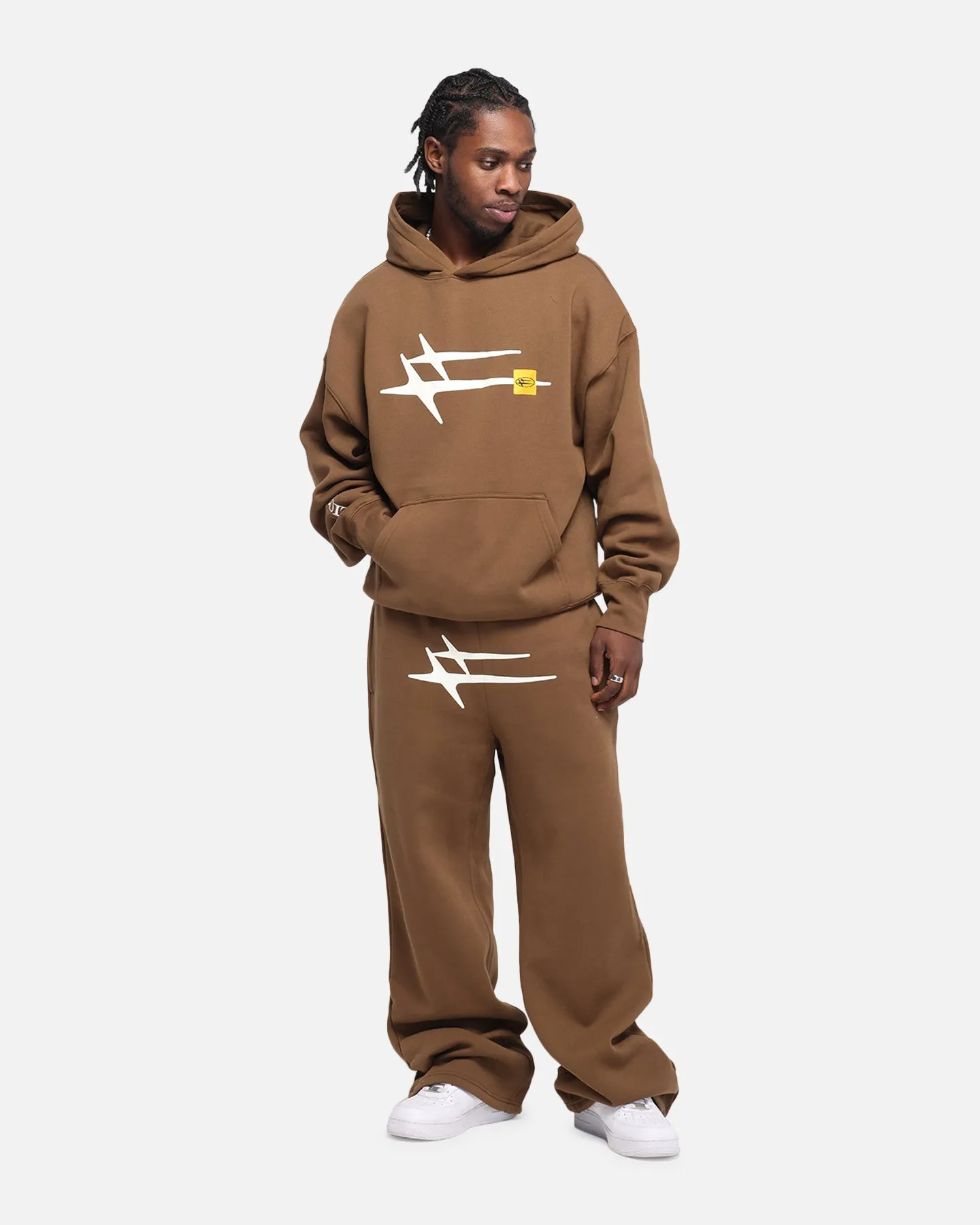 Rugged Fit Flexible Performance Wear Loiter Hybrid Sweatpants Brown