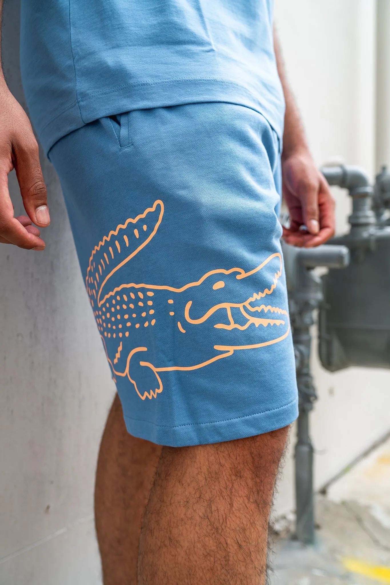 Insulated Outerwear MicroPerforatedTexture Lacoste Side Gator Shorts (Ocean)