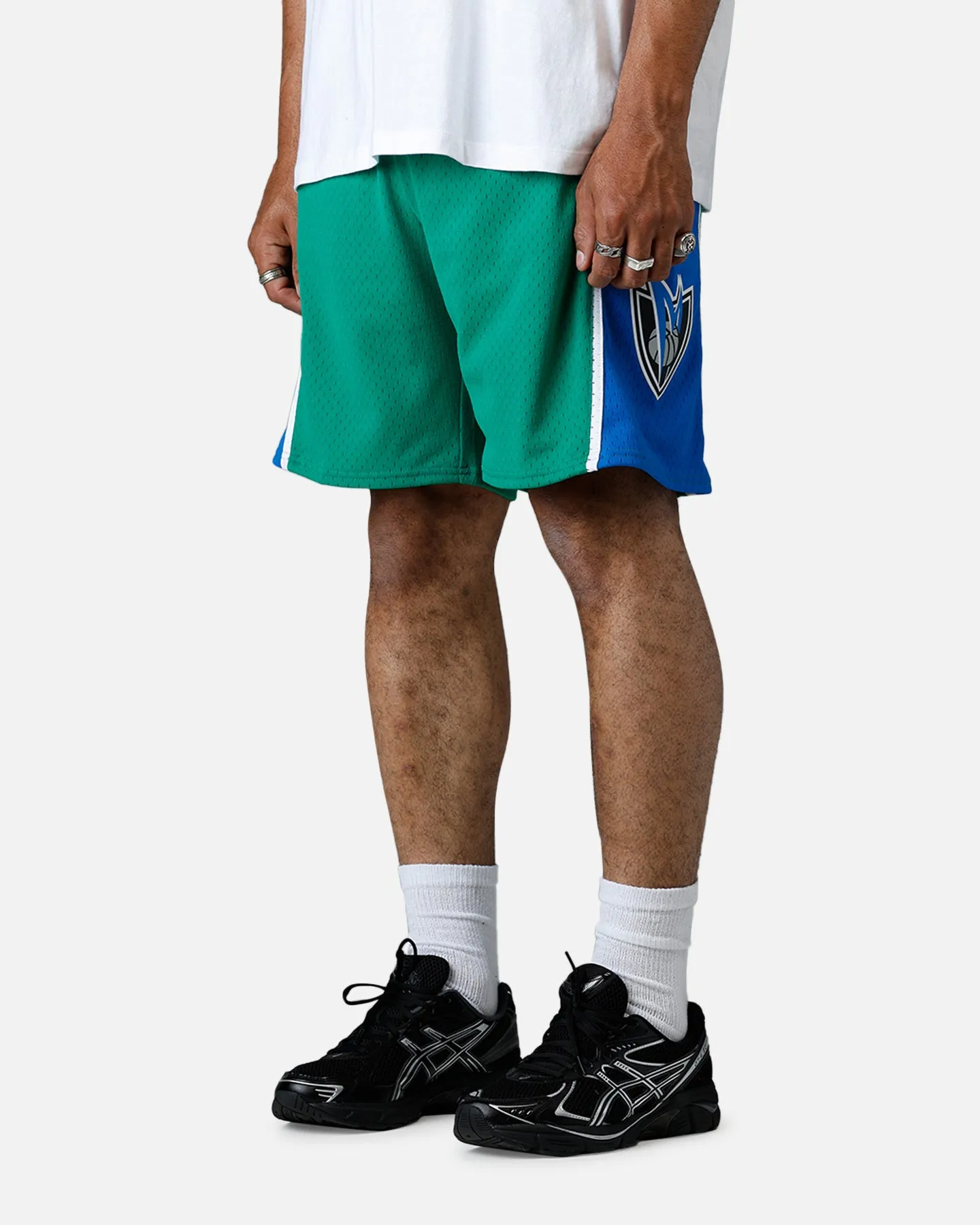 Mitchell & Ness Dallas Mavericks 2004 Swingman Shorts Green/Blue Sandals