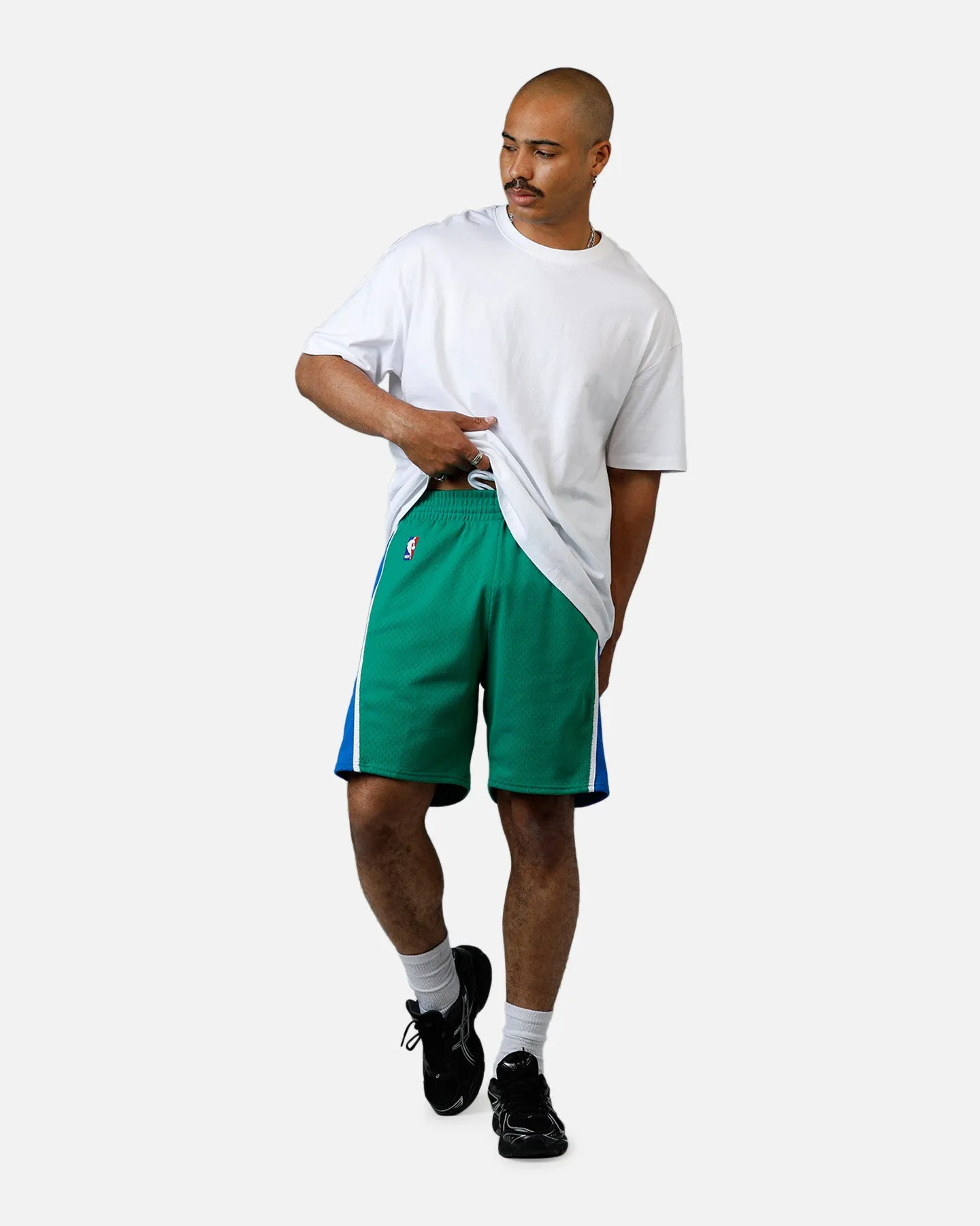 Functional Stretch Mitchell & Ness Dallas Mavericks 2004 Swingman Shorts Green/Blue