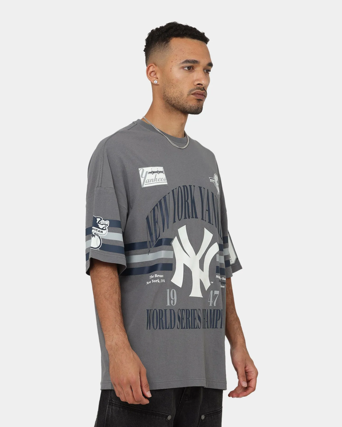 ReinforcedShoulderPanels Cozy Wardrobe Majestic Athletic New York Yankees Champion Arch Stripe Oversized T-Shirt Gunmetal Grey