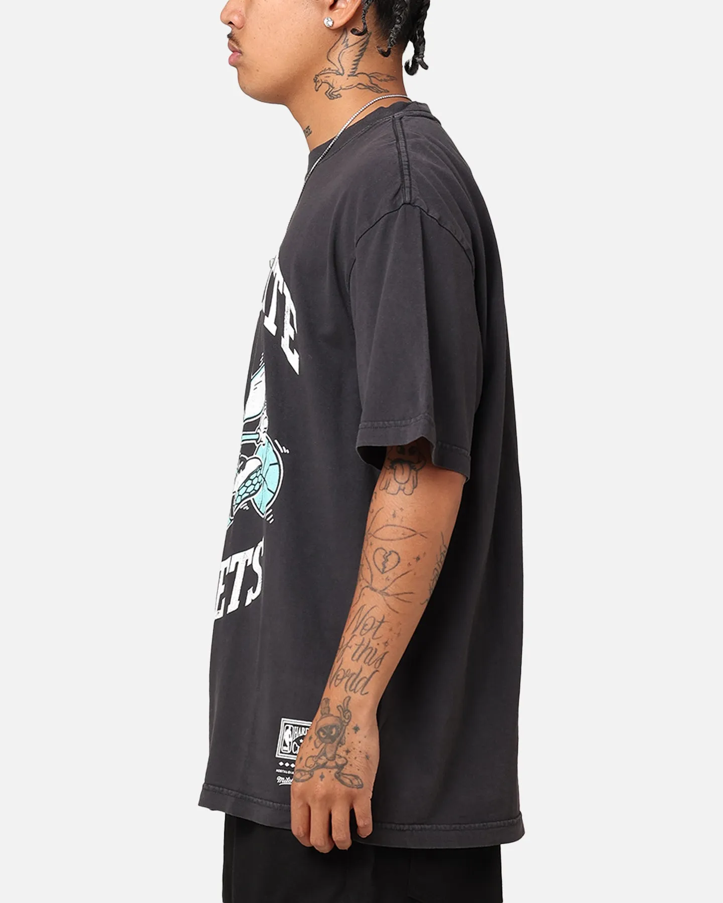 Matte Look Chic Wear Mitchell & Ness Charlotte Hornets Ice Blue Logo T-Shirt Faded Black
