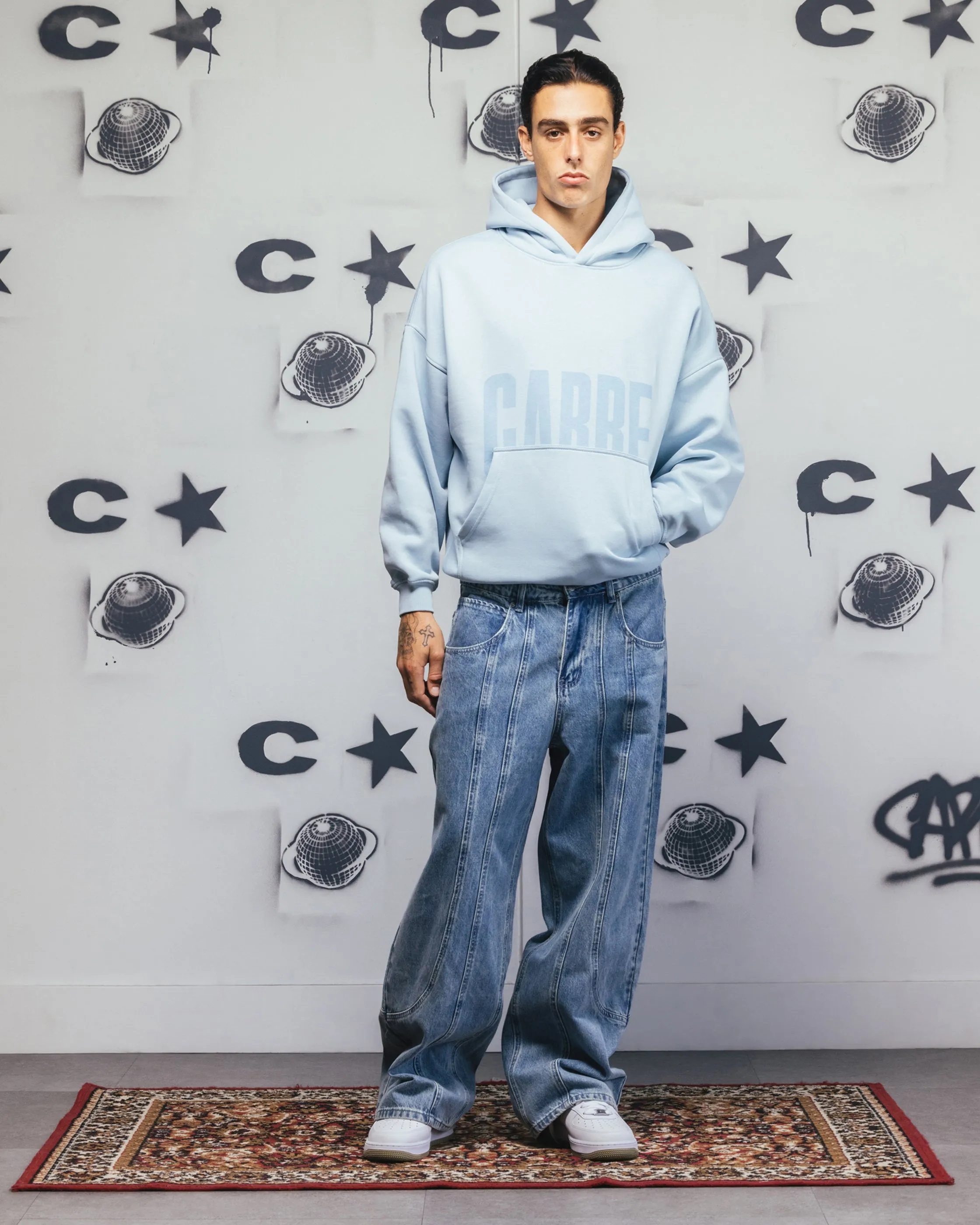 Carre Premium Essentials Hoodie Baby Blue museum visit