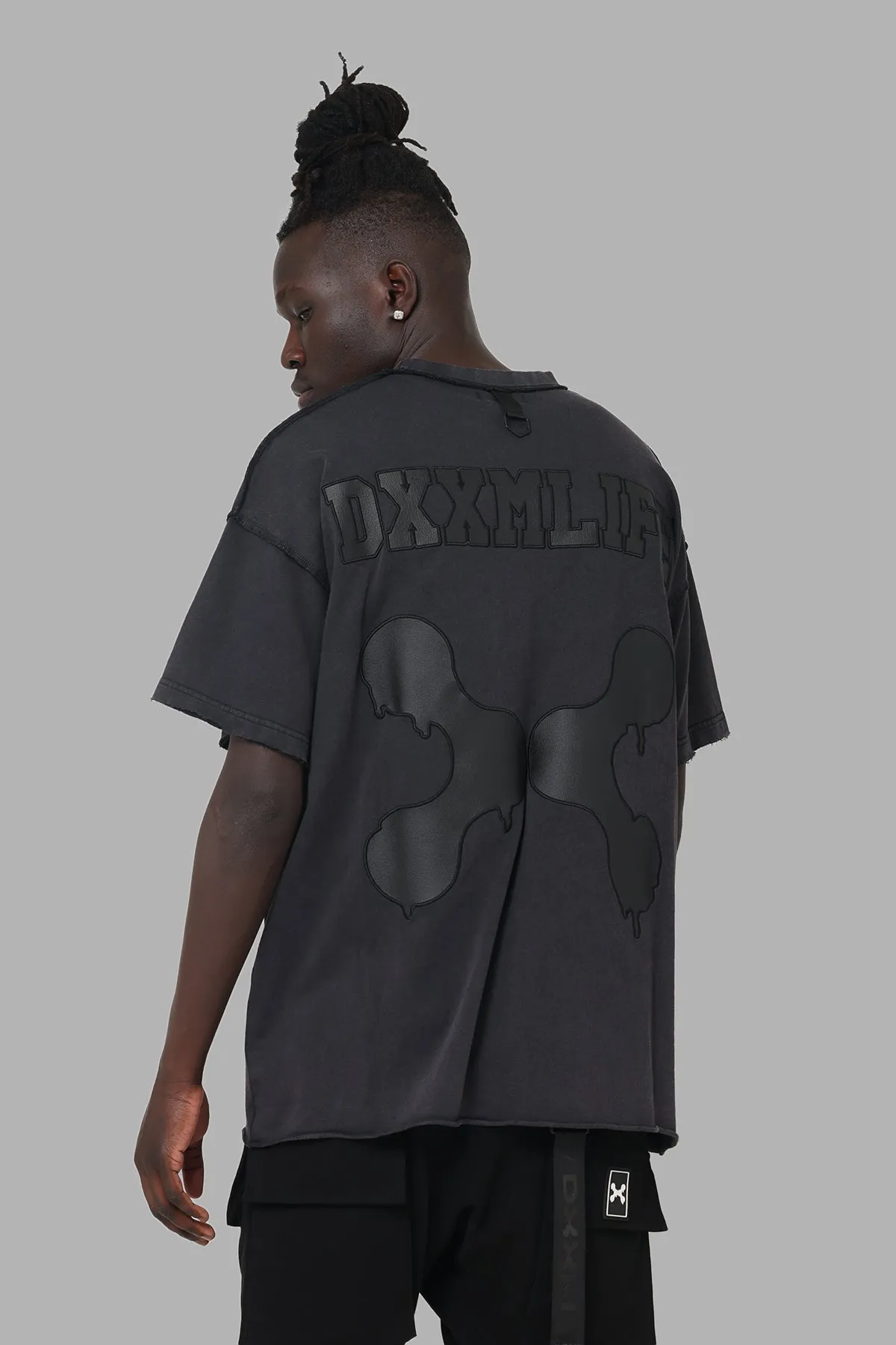 Versatile Outfit DXXMLife L-5 Txnal Oversized T-Shirt Black/Black