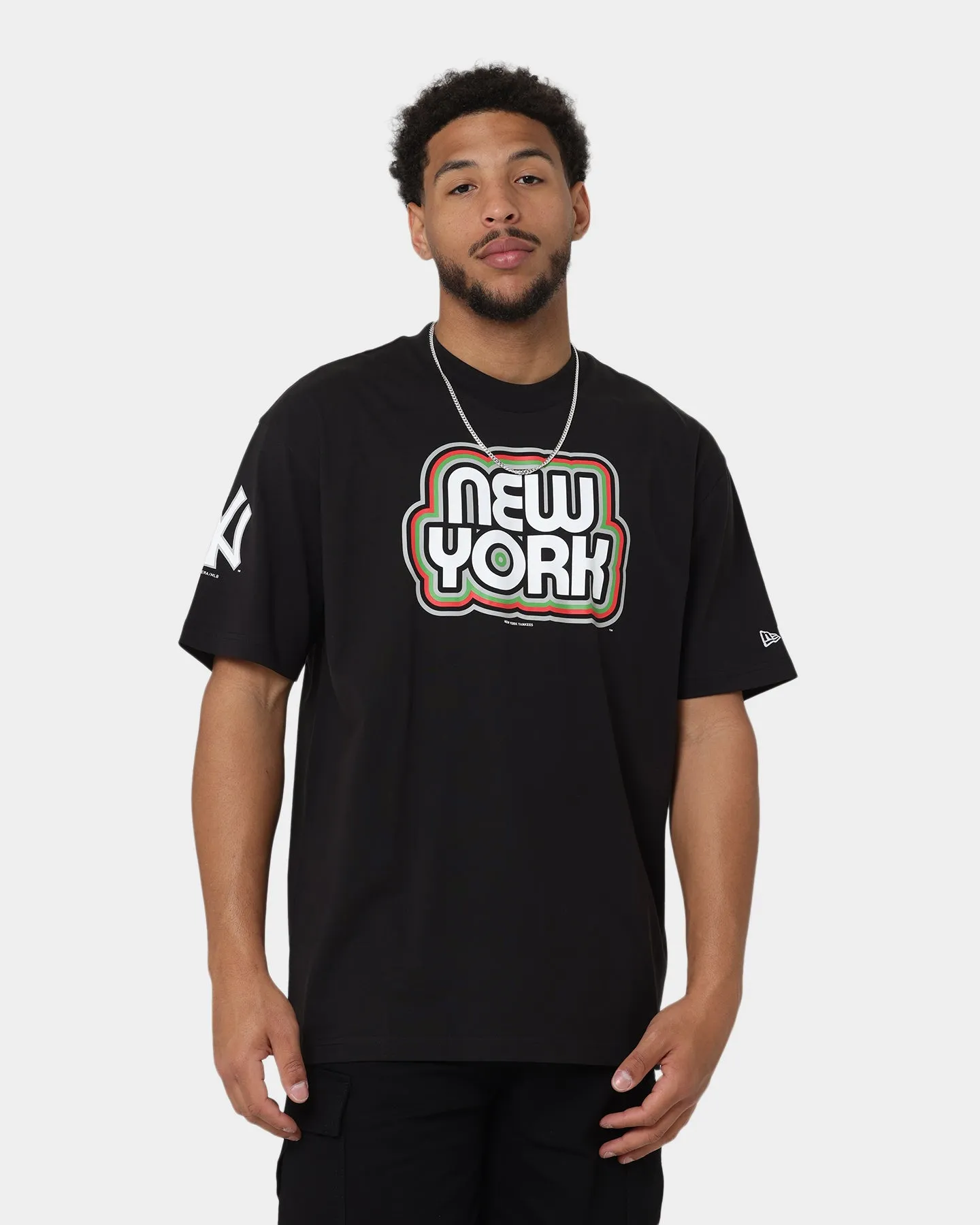 Bold Design Sporty Fashion New Era New York Yankees Retro Outline Logo T-Shirt Black
