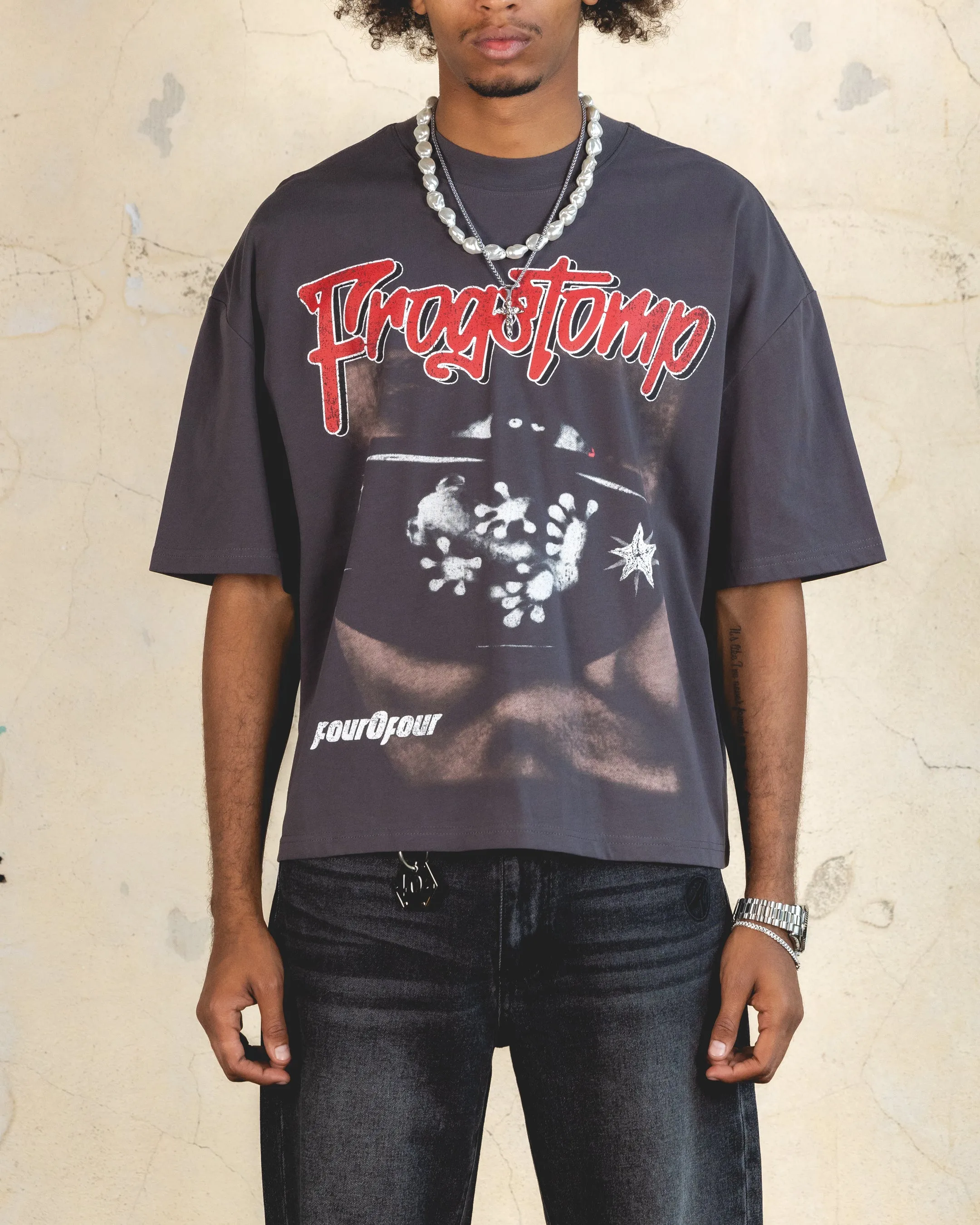 404 Frogstomp Cropped T-Shirt Charcoal Non Restrictive Silhouette