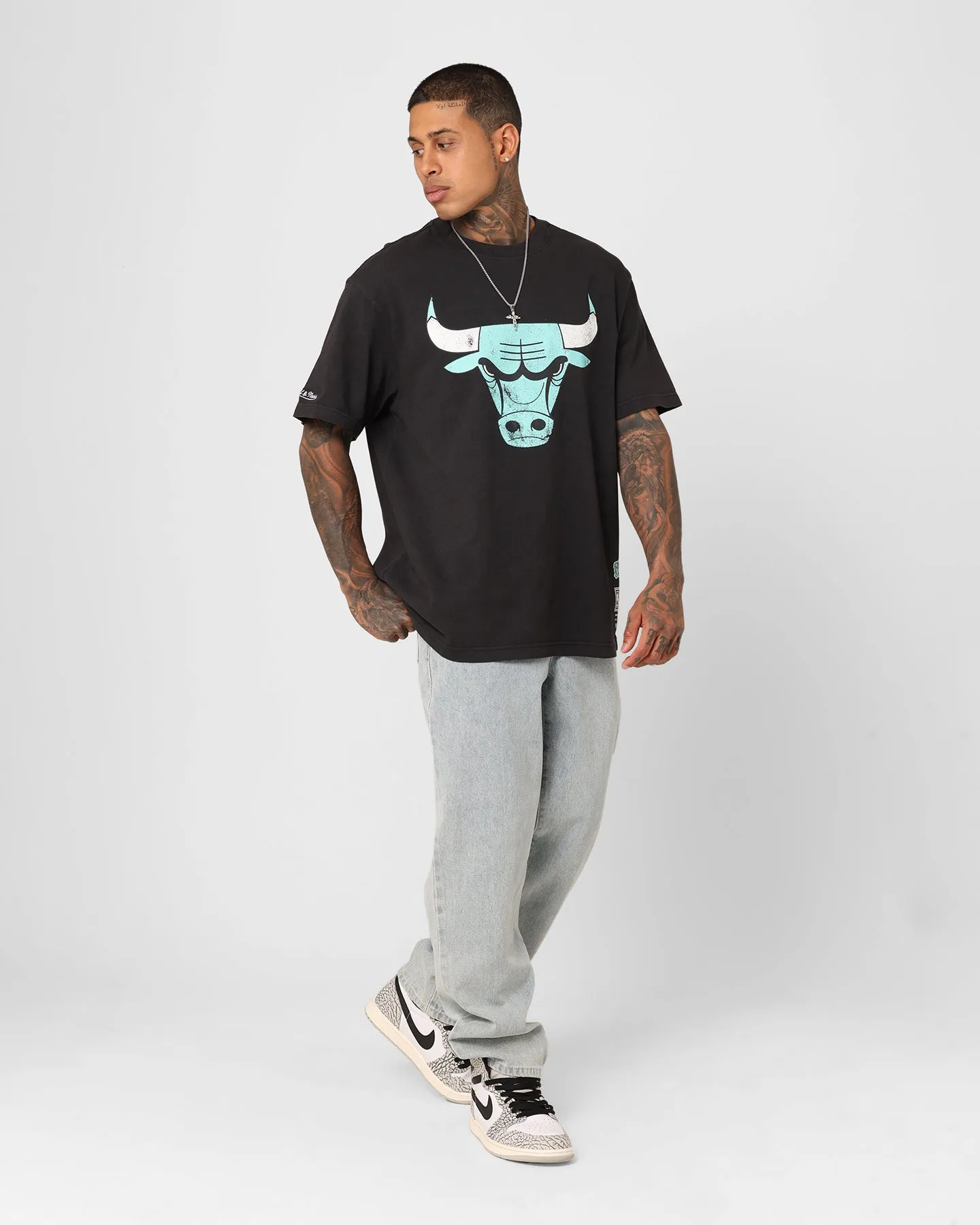 Mitchell & Ness Chicago Bulls Ice Blue Logo T-Shirt Faded Black Comfortable Stretch
