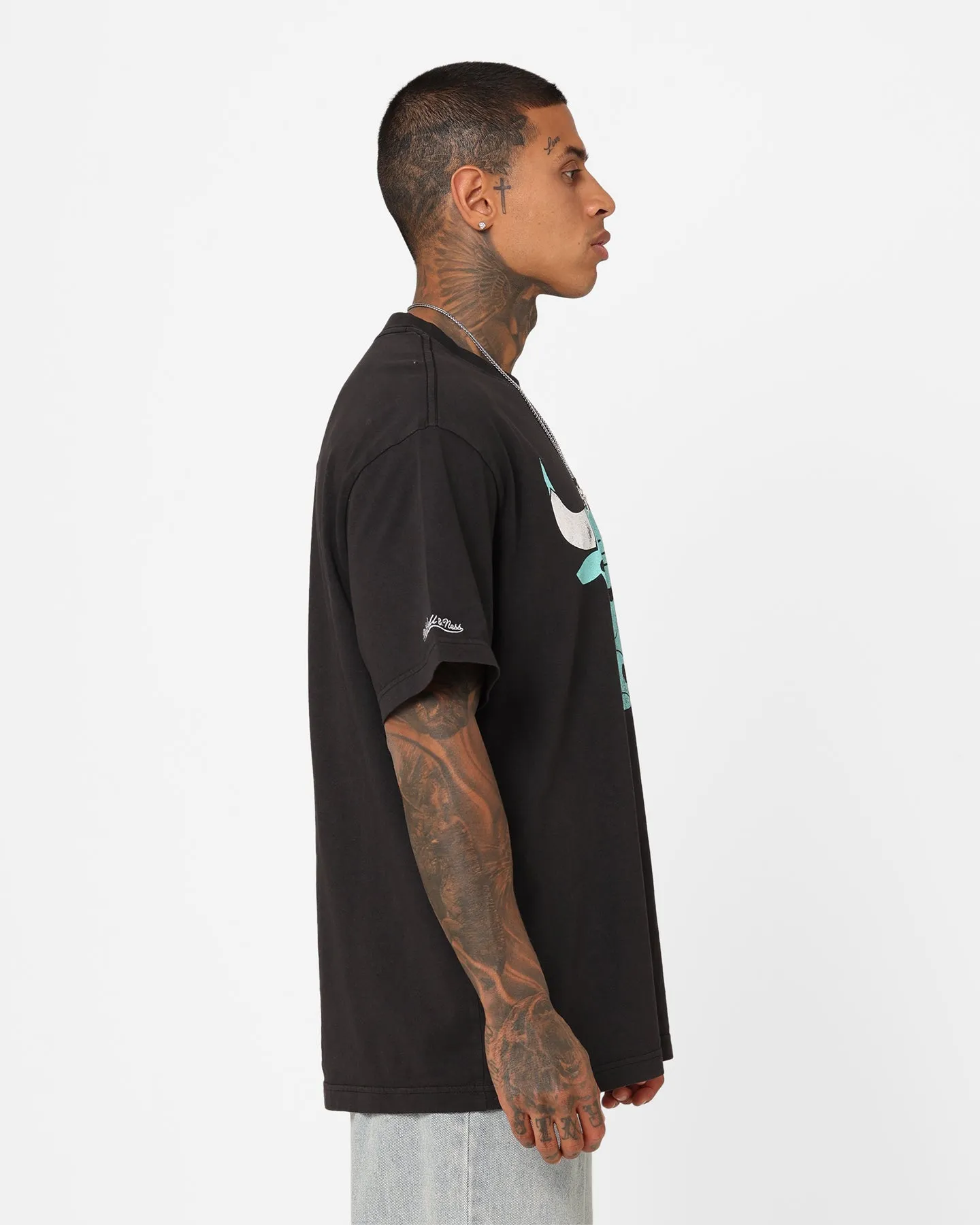 MultiPly Fabric LowImpact Manufacturing Mitchell & Ness Chicago Bulls Ice Blue Logo T-Shirt Faded Black