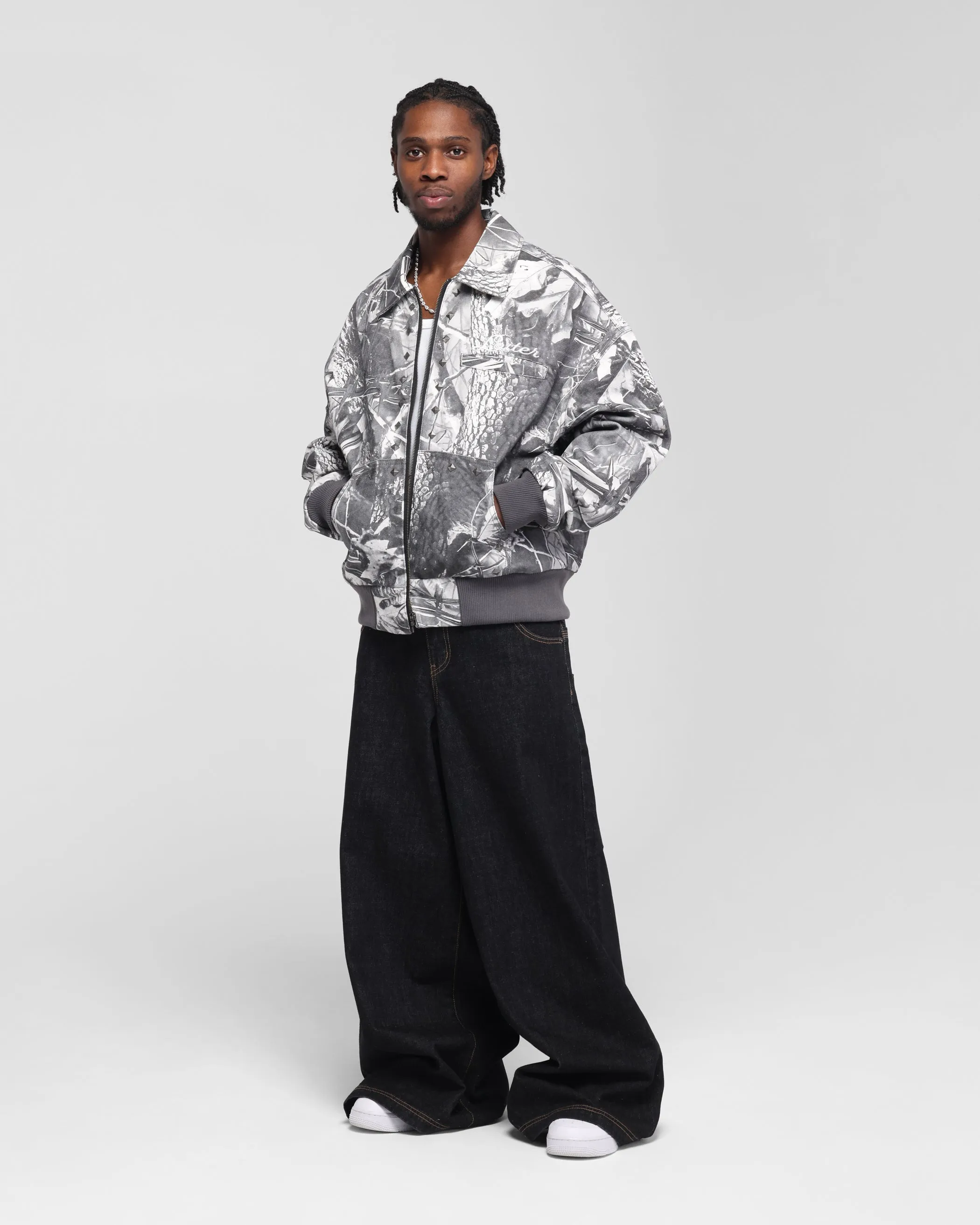 Zippered Pockets suitable for business trips Loiter Chopper Work Jacket Real Tree Camo