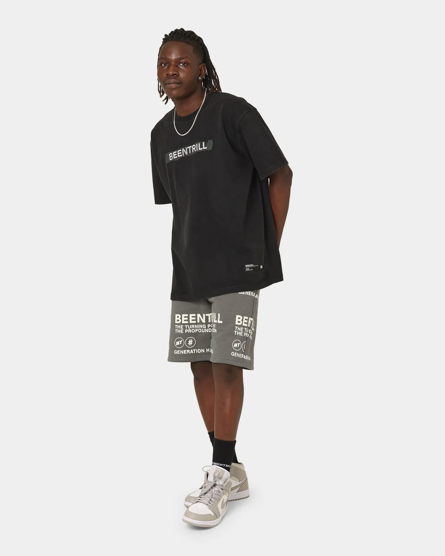 LongLastingColor Simple and Cozy BEENTRILL Tonal T-Shirt Black