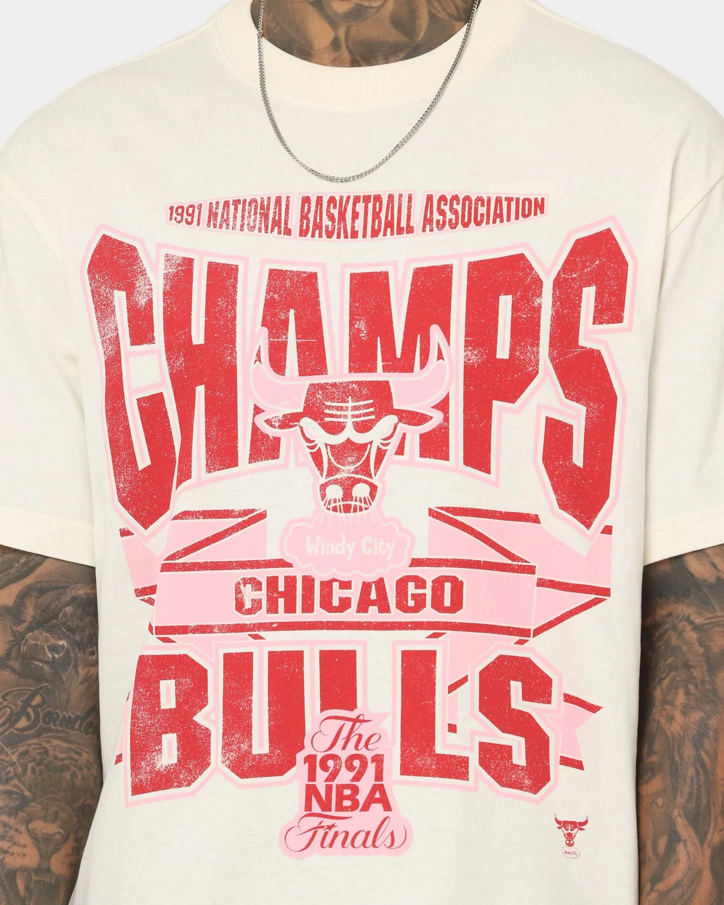 Cozy Wear Everyday Style Mitchell & Ness Chicago Bulls St Valentine's Day T-Shirt Unbleached