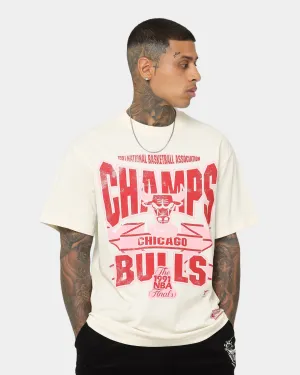 Sporty Top Mitchell & Ness Chicago Bulls St Valentine's Day T-Shirt Unbleached