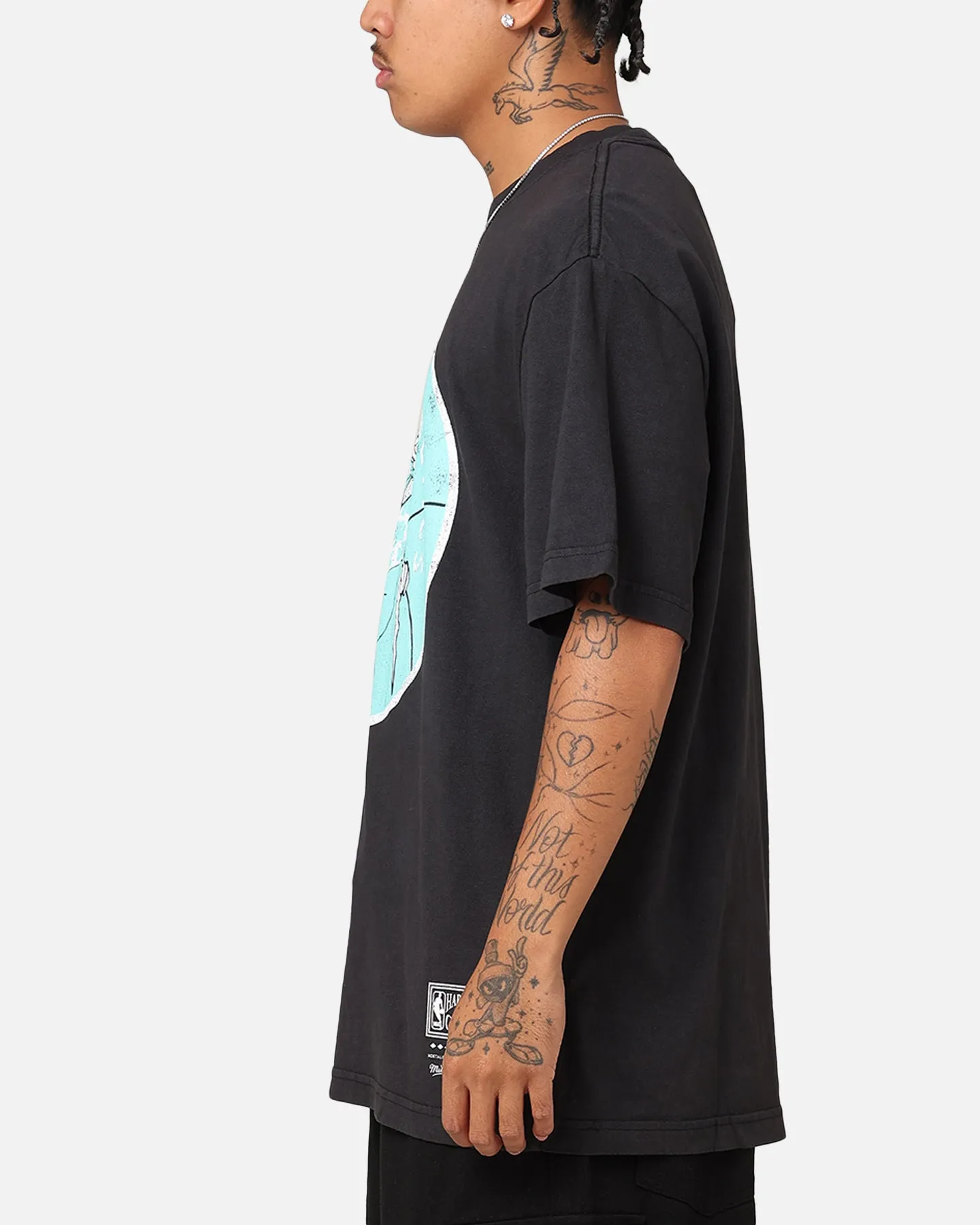 Mitchell & Ness Boston Celtics Ice Blue Logo T-Shirt Faded Black Trendy Wear City Outfit