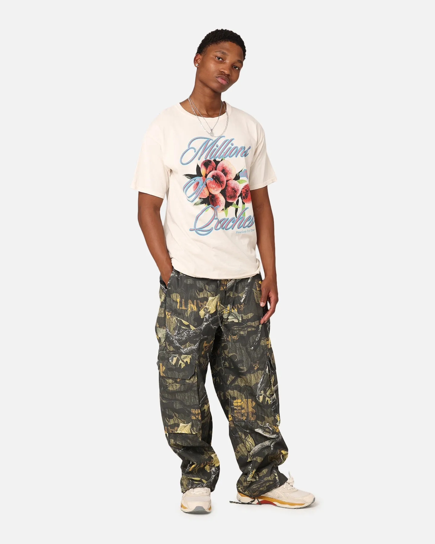 Smart Outfit Travel Essential Goat Crew Peaches T-Shirt Off White