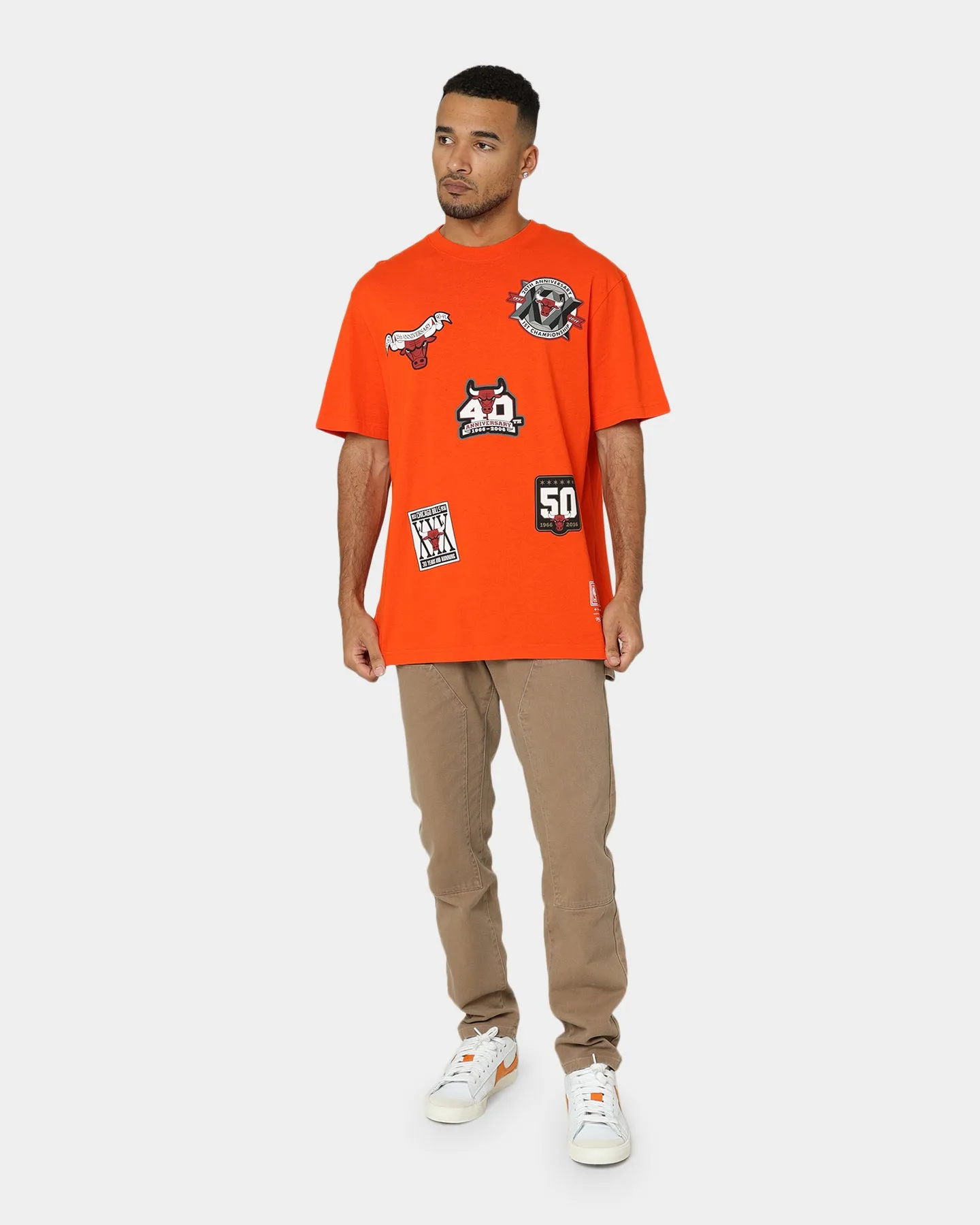 Versatile Look Mitchell & Ness Chicago Bulls Flight T-Shirt Faded Orange