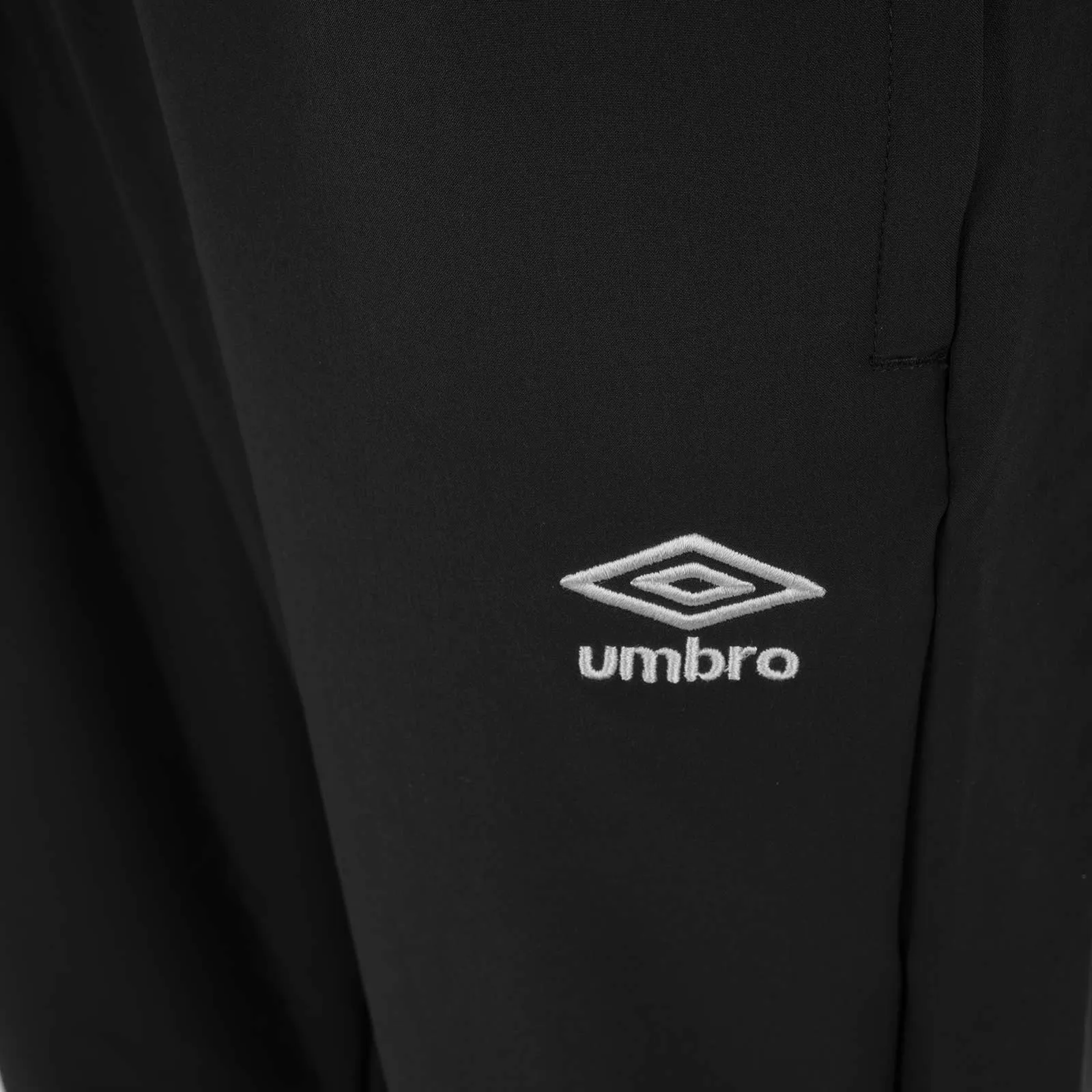 Umbro Mens Woven Training Pant Flat Lock Stitching Lightweight Cushioning