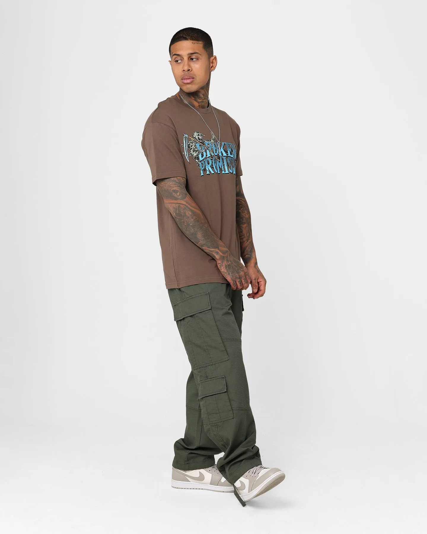 Urban Trend Look Broken Promises Timeless T-Shirt Brown