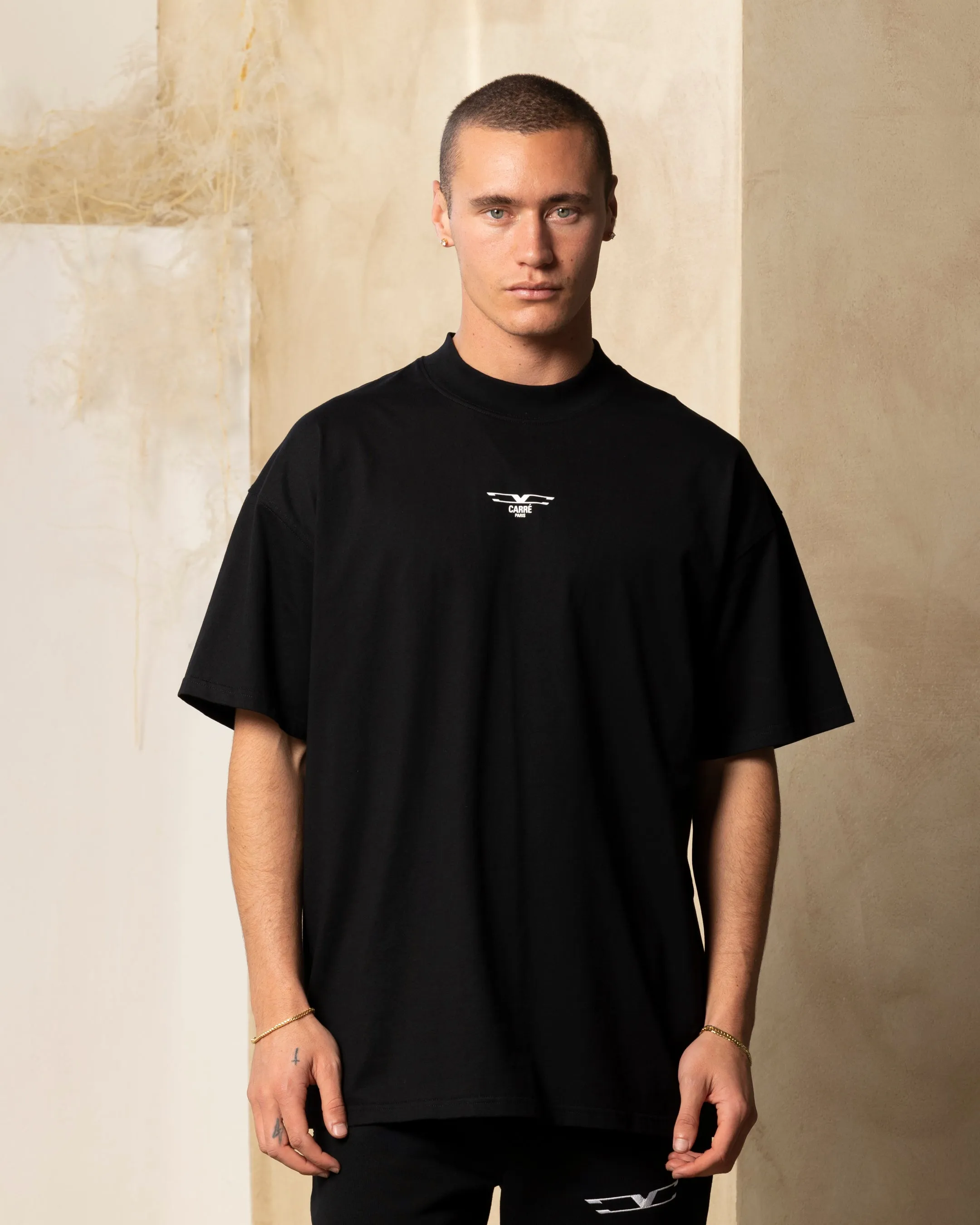 Trendy Style Light Outfit Carre Revolution Oversized T-Shirt Black