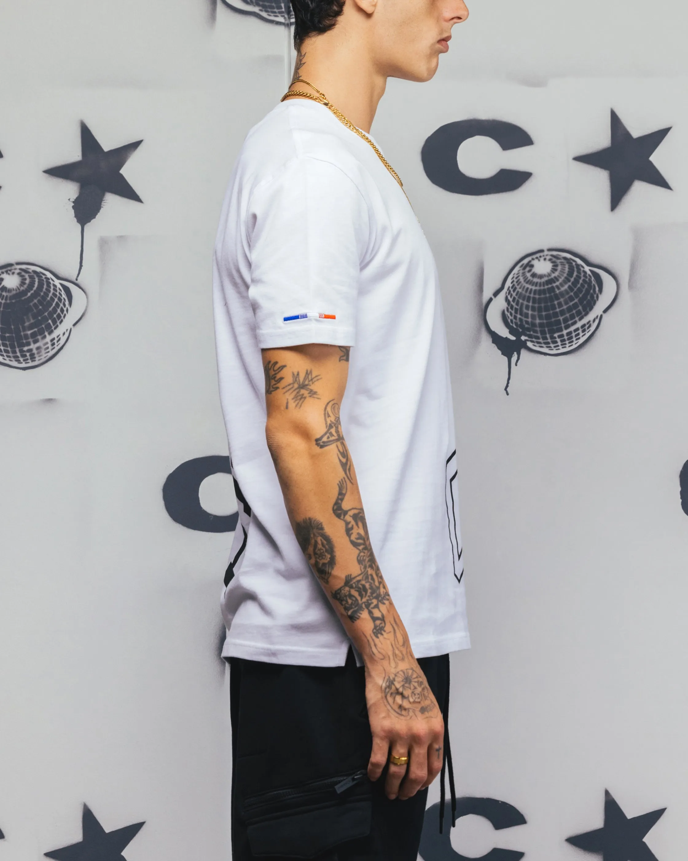 Layered Style Active Outfit Carr?? Men's Enorme Classique Short Sleeve T-Shirt White