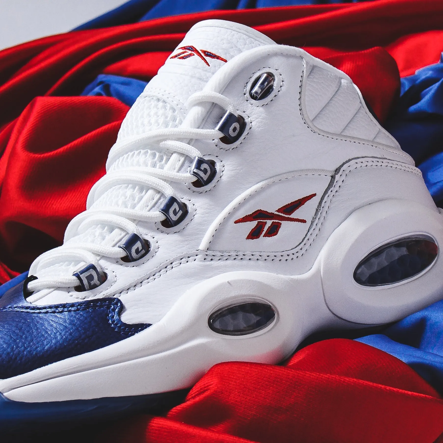 Lockdown System Pressure Distribution System Reebok Classics Basketball Men Question Mid Allen Iverson Blue Toe GX0227