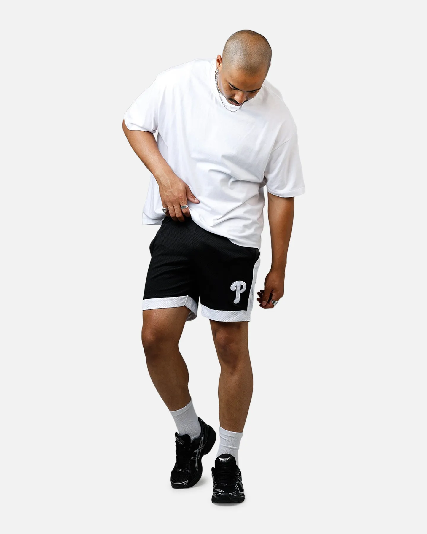 New Era Philadelphia Phillies Sport Class Shorts Black/White Unisex style Relaxed fit style