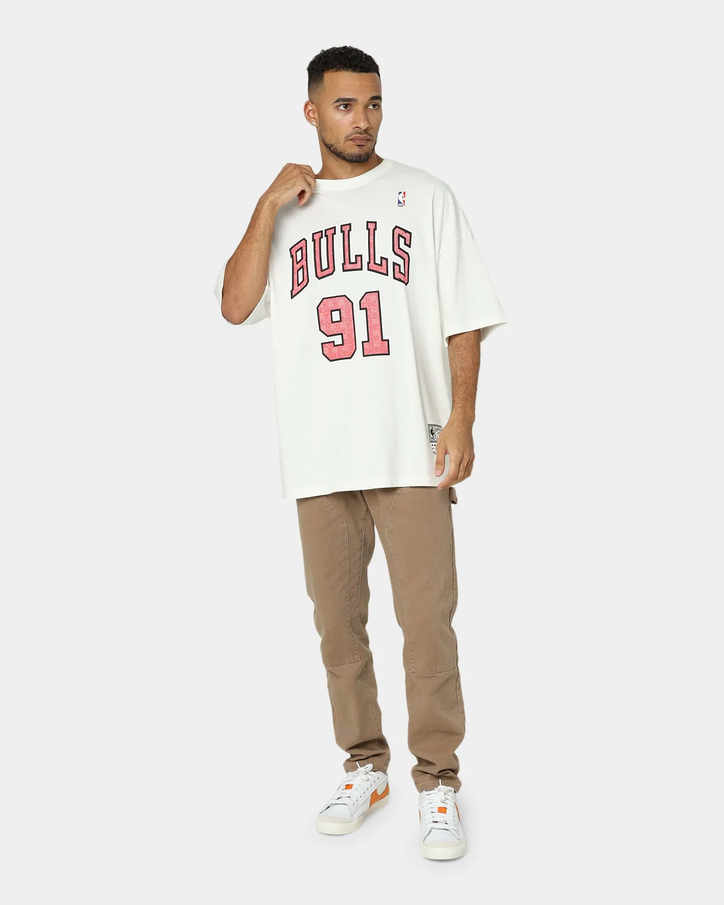 Mitchell & Ness Chicago Bulls Dennis Rodman #91 N & N Oversized T-Shirt Vintage White AllSeasonWear Non Restrictive Silhouette