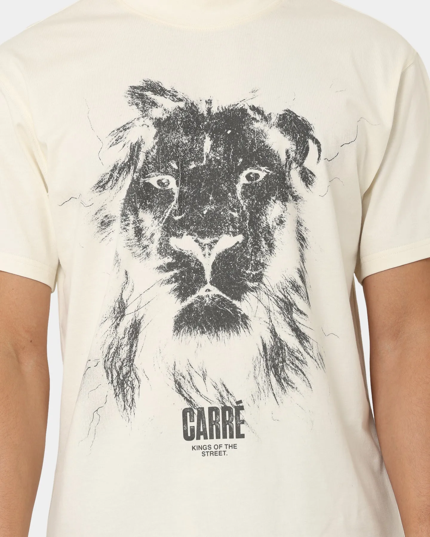 LowImpactDye Holiday Outfit Carr?? Kings Vintage T-Shirt Off White