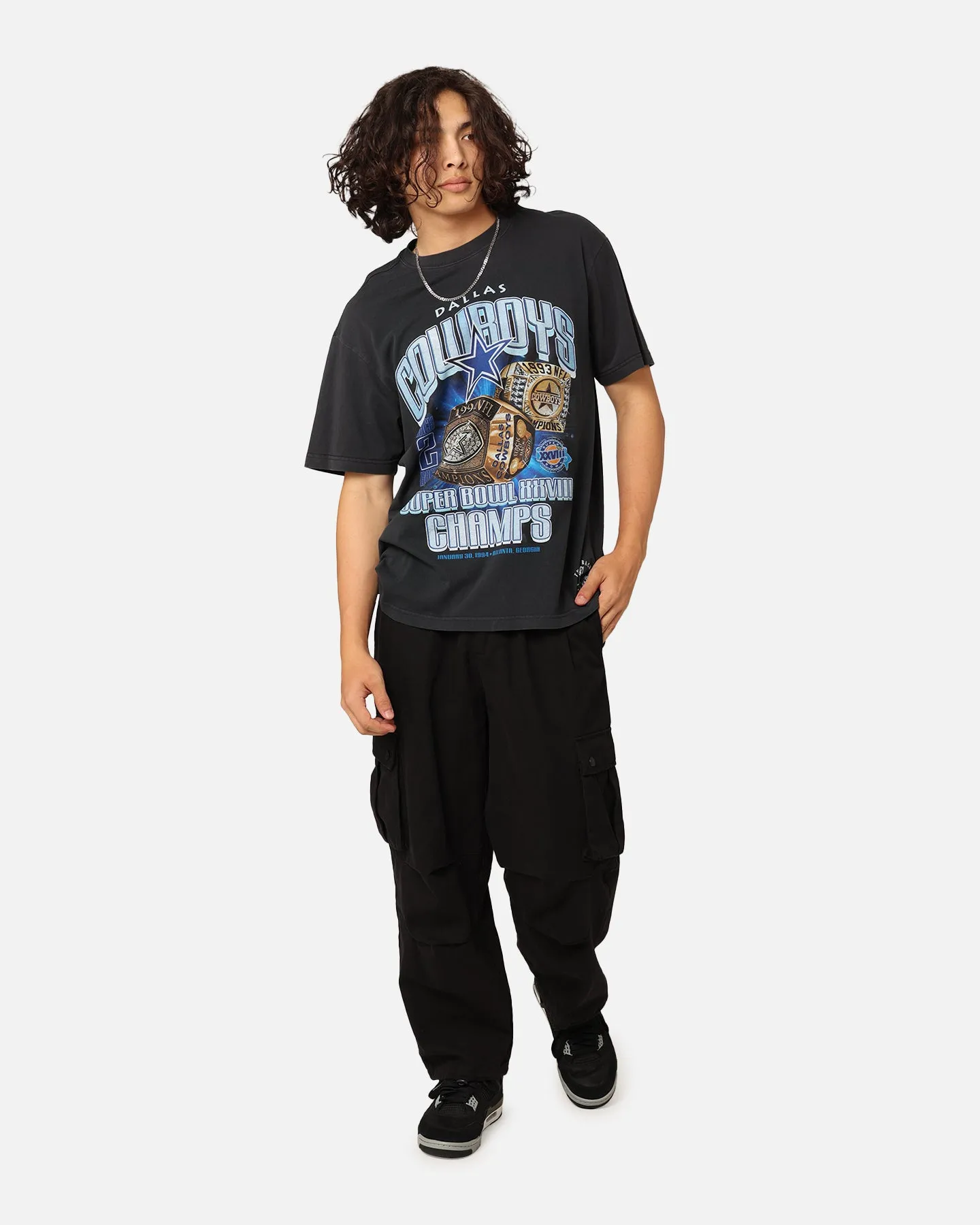 Side Vent Design Perfect for Any Outfit Mitchell & Ness Dallas Cowboys '93-94 Super Bowl Champs T-Shirt Faded Black