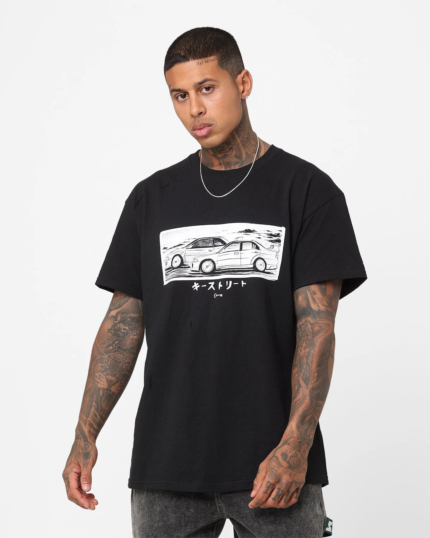 Trendy Wearable Slim Fit Cut Key Street Versus T-Shirt Black