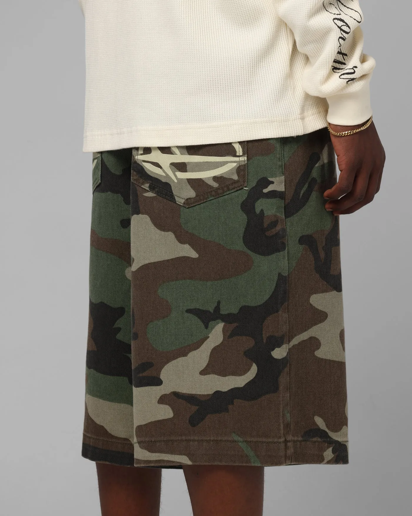 Street Active Loiter 3 Quarter Shorts Woodland Camo