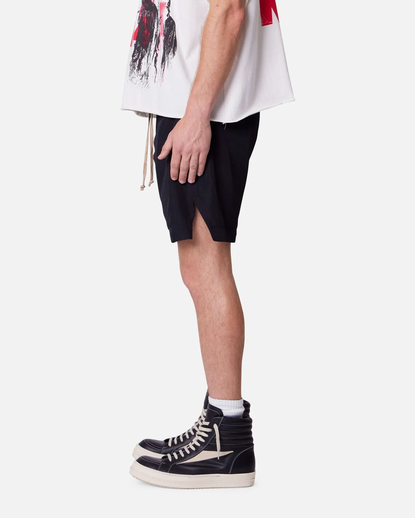 MNML Lightweight Zippered Shorts Black Beach-Ready Look sports event