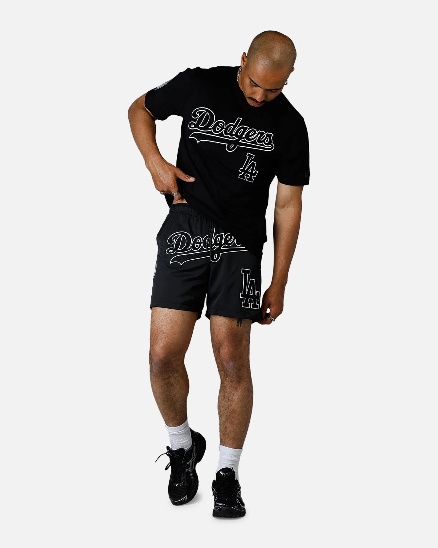 Pro Standard Los Angeles Dodgers Chenille Shorts Black Double Layered Knees Sleek Style