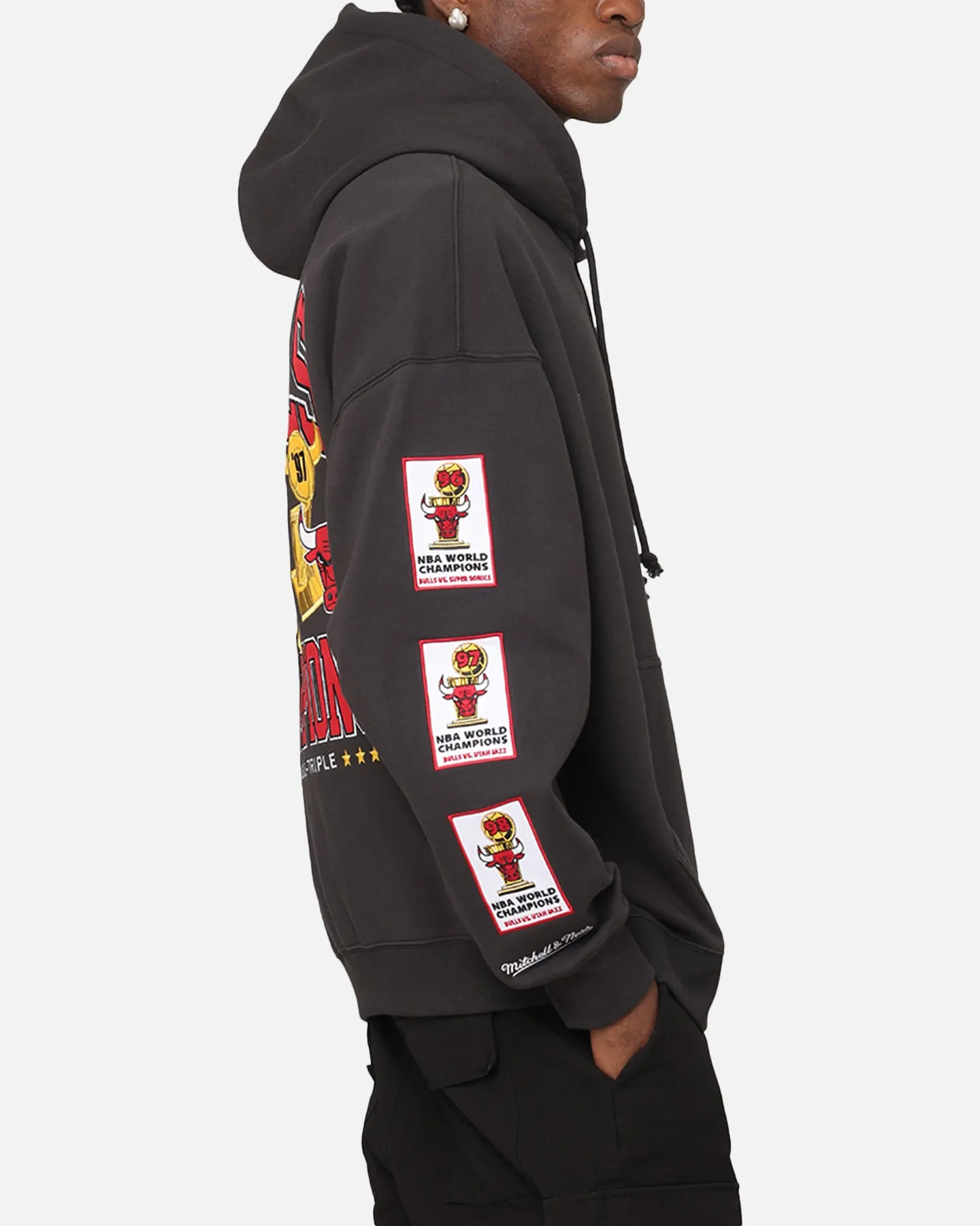 Mitchell & Ness Chicago Bulls Pinnacle Hoodie Faded Black Side Slit Garment Washed Finish