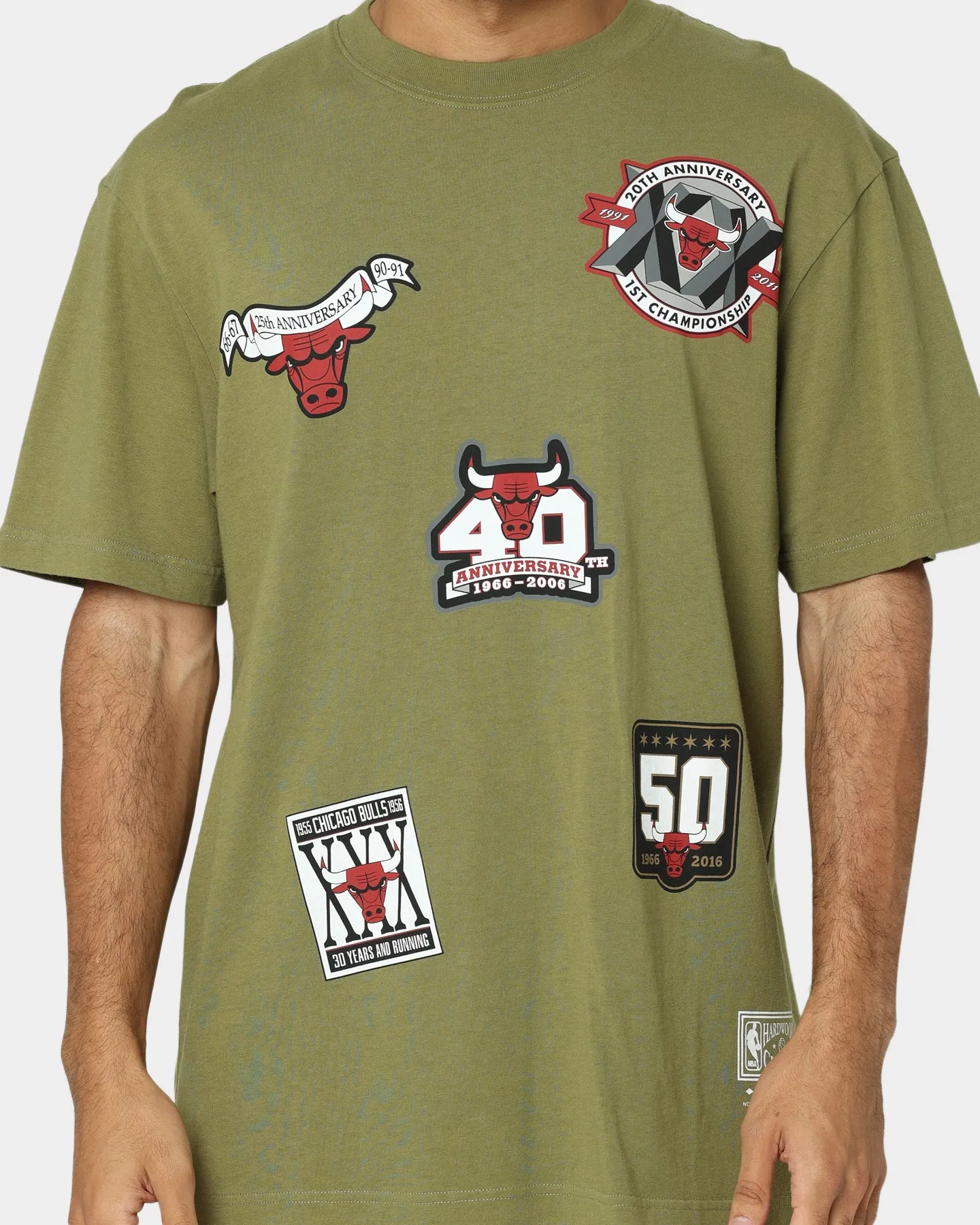 Mitchell & Ness Chicago Bulls Flight T-Shirt Faded Olive Perfect Fit Wear Trendy Layering