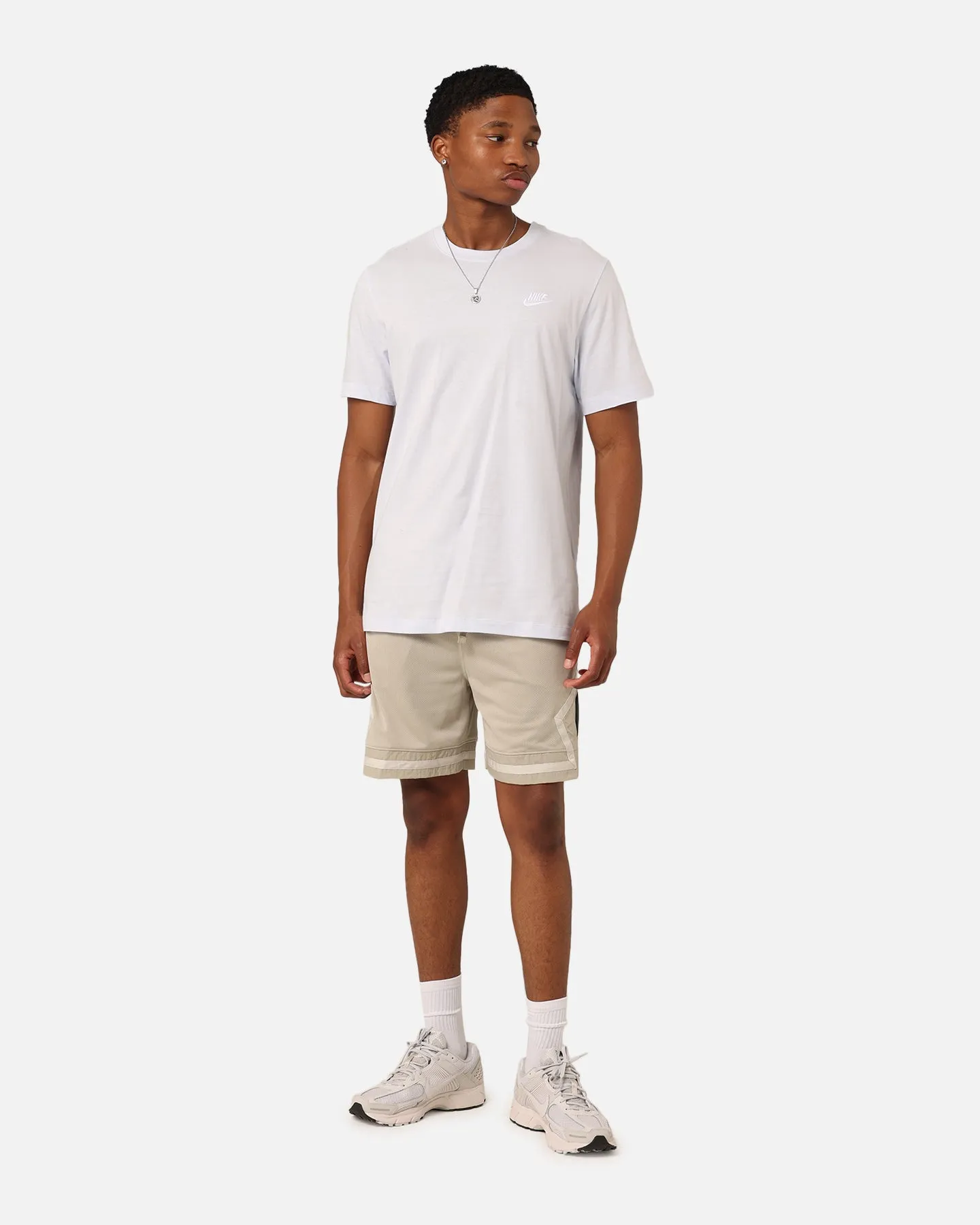 Nike Sportswear Club T-Shirt Football Grey Slim Fit Cut