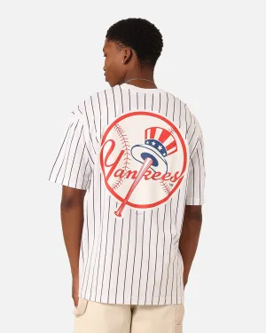 Regular fit normality New Era New York Yankees T-Shirt White Pinstripe